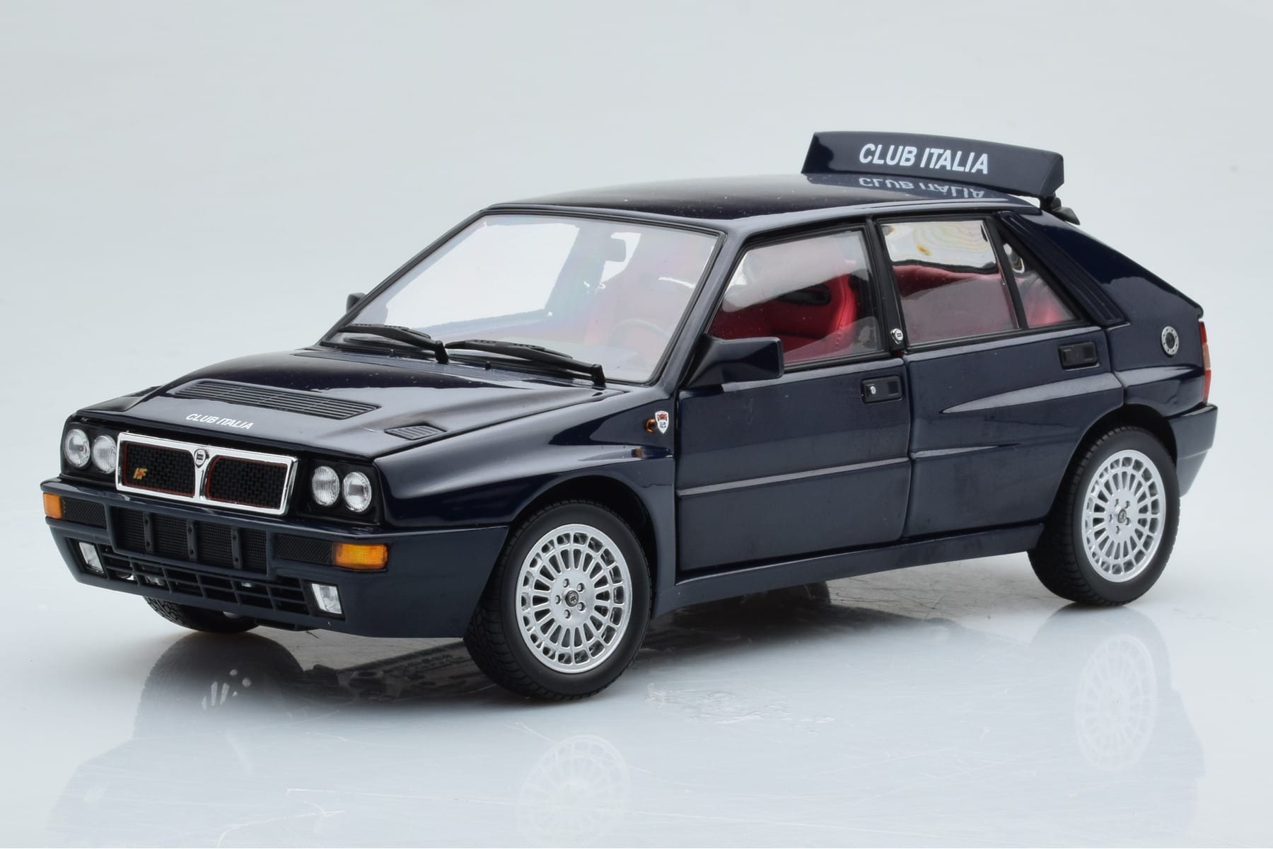 Lancia Delta HF Integrale Club Italia Sininen Kyosho 1:18 08343SC Metalli