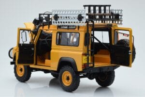 Land Rover Defender 90 Camel Trophy Borneo 1985 Almost Real 1:18 810213 Metalli — kuva 5 / 8