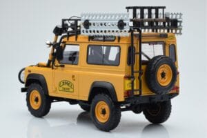 Land Rover Defender 90 Camel Trophy Borneo 1985 Almost Real 1:18 810213 Metalli — kuva 7 / 8
