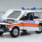Land Rover Range Rover Poliisi Almost Real 1:18 - image 2 of 9