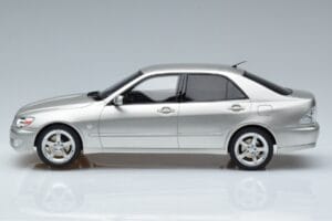 Lexus IS200 XE10 Hopea Otto 1:18 OT991 Hartsi — kuva 3 / 6