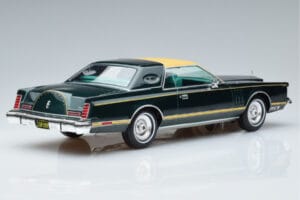 Lincoln Continental Mark V Tummanvihreä MCG 1:18 MCG18404 Metalli — kuva 2 / 6