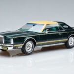 Lincoln Continental Mark V Tummanvihreä MCG 1:18 MCG18404 Metalli