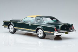 Lincoln Continental Mark V Tummanvihreä MCG 1:18 MCG18404 Metalli — kuva 5 / 6