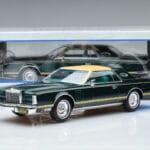 Lincoln Continental Mark V Tummanvihreä MCG 1:18 MCG18404 Metalli - image 6 of 6