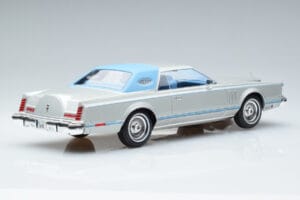 Lincoln Continental Mark V Hopea MCG 1:18 MCG18403 Metalli — kuva 2 / 6
