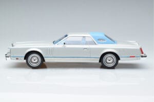 Lincoln Continental Mark V Hopea MCG 1:18 MCG18403 Metalli — kuva 3 / 6