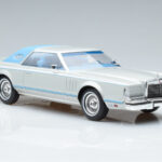 Lincoln Continental Mark V Hopea MCG 1:18 - image 4 of 6
