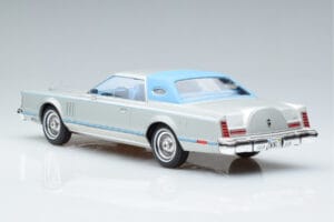 Lincoln Continental Mark V Hopea MCG 1:18 MCG18403 Metalli — kuva 5 / 6