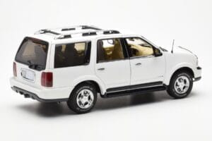Lincoln Navigator Valkoinen AUTOart 1:18 72761 Metalli — kuva 3 / 8