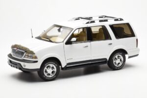 Lincoln Navigator Valkoinen AUTOart 1:18