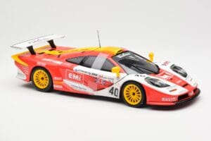 McLaren F1 GTR #40 J. O'Rourke / M. Sugden / P. Auberlein EMI 24 Hours of Le Mans 1996 UT Models 1:18 39820 Metalli — kuva 4 / 6