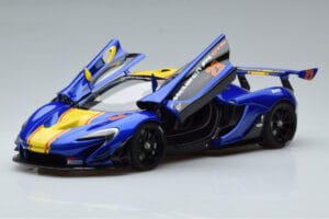 McLaren P1 GTR Sininen Keltaisilla Raidoilla AUTOart 1:18 81542 Komposiitti — kuva 2 / 7
