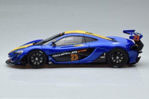 McLaren P1 GTR Sininen Keltaisilla Raidoilla AUTOart 1:18 81542 Komposiitti — kuva 4 / 7