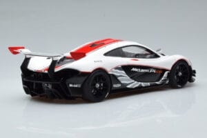 McLaren P1 GTR Kiiltävä Valkoinen Punaisilla Raidoilla AUTOart 1:18 81541 Komposiitti — kuva 3 / 7