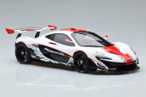 McLaren P1 GTR Kiiltävä Valkoinen Punaisilla Raidoilla AUTOart 1:18 81541 Komposiitti — kuva 5 / 7