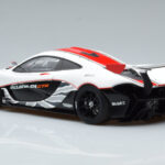 McLaren P1 GTR Kiiltävä Valkoinen Punaisilla Raidoilla AUTOart 1:18 - image 6 of 7