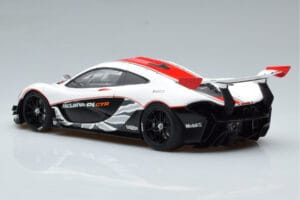 McLaren P1 GTR Kiiltävä Valkoinen Punaisilla Raidoilla AUTOart 1:18 81541 Komposiitti — kuva 6 / 7