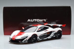 McLaren P1 GTR Kiiltävä Valkoinen Punaisilla Raidoilla AUTOart 1:18 81541 Komposiitti — kuva 7 / 7