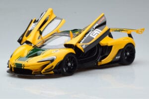McLaren P1 GTR Keltainen Vihreillä Raidoilla AUTOart 1:18 81544 Komposiitti — kuva 2 / 7