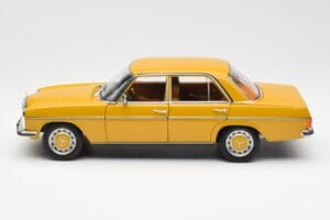 Mercedes 200/8 W115 Sahara Keltainen Norev 1:18 183771 Metalli — kuva 4 / 8