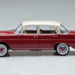 Mercedes 200 W110 Punainen Norev 1:18 - image 5 of 7
