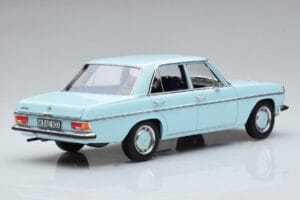 Mercedes 200 W115 Norev 1:18 183777 Metalli — kuva 3 / 7