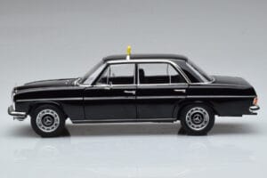 Mercedes 200 W115 Taxi Norev 1:18 183776 Metalli — kuva 4 / 7