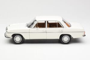 Mercedes 200 W115 Valkoinen Norev 1:18 183770 Metalli — kuva 4 / 8