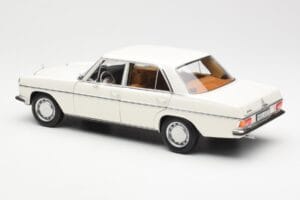 Mercedes 200 W115 Valkoinen Norev 1:18 183770 Metalli — kuva 7 / 8