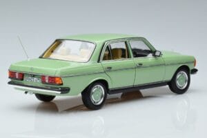 Mercedes 200 W123 Vihreä Norev 1:18 183796 Metalli — kuva 3 / 7
