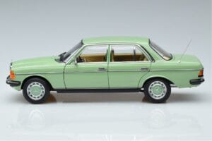 Mercedes 200 W123 Vihreä Norev 1:18 183796 Metalli — kuva 4 / 7