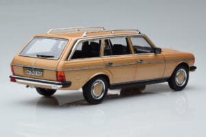 Mercedes 200T S123 Beige Norev 1:18 183738 Metalli — kuva 3 / 9