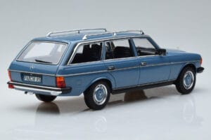 Mercedes 200T S123 Sininen Norev 1:18 183737 Metalli — kuva 3 / 7