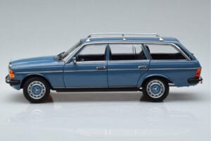 Mercedes 200T S123 Sininen Norev 1:18 183737 Metalli — kuva 4 / 7