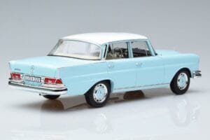 Mercedes 220 S W111 Sininen Norev 1:18 183920 Metalli — kuva 3 / 7