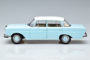 Mercedes 220 S W111 Sininen Norev 1:18 183920 Metalli — kuva 4 / 7
