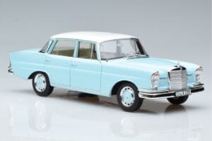 Mercedes 220 S W111 Sininen Norev 1:18 183920 Metalli — kuva 5 / 7
