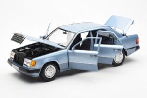 Mercedes 230E W124 Vaaleansininen Metallic Norev 1:18 183945 Metalli — kuva 2 / 8