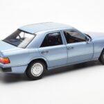 Mercedes 230E W124 Vaaleansininen Metallic Norev 1:18 - image 3 of 8