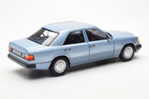 Mercedes 230E W124 Vaaleansininen Metallic Norev 1:18 183945 Metalli — kuva 3 / 8