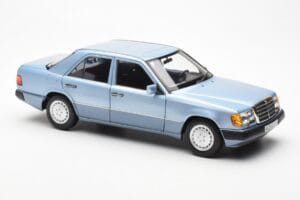 Mercedes 230E W124 Vaaleansininen Metallic Norev 1:18 183945 Metalli — kuva 6 / 8