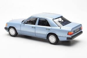 Mercedes 230E W124 Vaaleansininen Metallic Norev 1:18 183945 Metalli — kuva 7 / 8