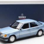 Mercedes 230E W124 Vaaleansininen Metallic Norev 1:18 - image 8 of 8