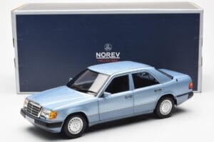Mercedes 230E W124 Vaaleansininen Metallic Norev 1:18 183945 Metalli — kuva 8 / 8