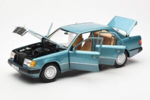 Mercedes 230E W124 Beryl Metallic Jälleenmyyjäversio Norev 1:18 B66040698 Metalli — kuva 2 / 8