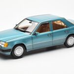 Mercedes 230E W124 Beryl Metallic Jälleenmyyjäversio Norev 1:18 B66040698