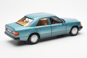 Mercedes 230E W124 Beryl Metallic Jälleenmyyjäversio Norev 1:18 B66040698 Metalli — kuva 3 / 8