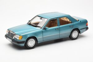 Mercedes 230E W124 Beryl Metallic Jälleenmyyjäversio Norev 1:18 B66040698
