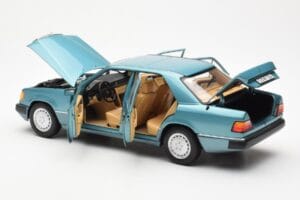 Mercedes 230E W124 Beryl Metallic Jälleenmyyjäversio Norev 1:18 B66040698 Metalli — kuva 5 / 8